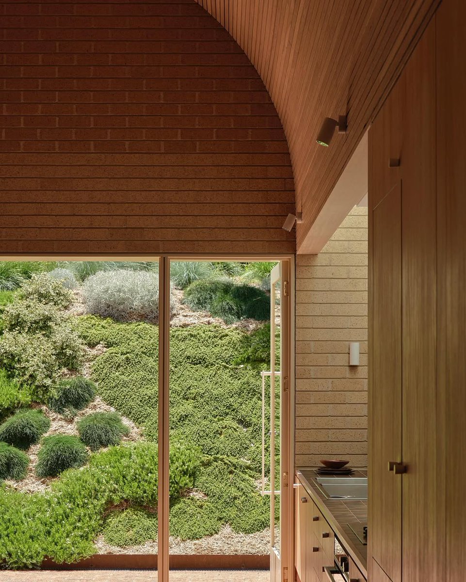 luxcustomhomes's tweet photo. Harriet’s House in Tasmania pairs heritage charm with resilient, eco-conscious design. Carbon Neutral Bricks by Austral Bricks—like Yarra and Access—offer durability and low maintenance while offsetting emissions. Perfect for harsh climates. https://t.co/pj9PjUxcyS https://t.co/Pmmo3V3VOg