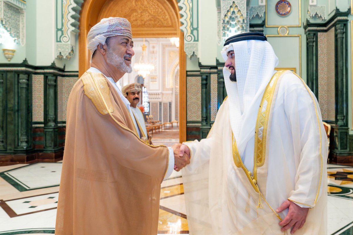 RoyalOmanFamily's tweet photo. جلالة السُّلطان المعظم / حفظهُ اللهُ ورعاهُ / يستقبل سمو الشيخ ولي عهد #دبي نائب رئيس مجلس الوزراء وزير الدفاع بدولة #الإمارات العربية المتحدة الشقيقة، صباح اليوم بقصر البركة العامر. جرى خلال المقابلة استعراض العلاقات المتجذرة بين البلدين الشقيقين، وبحث تعزيز مجالات التعاون والشراكة في مختلف القطاعات بما يعود بالنفع على شعبي البلدين.