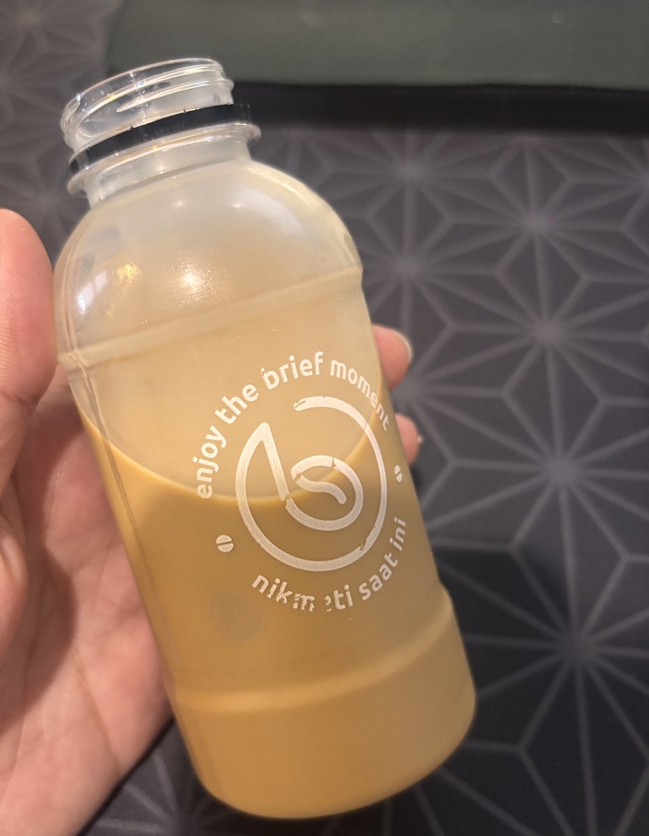 Having this kopi susu ordered from <a href="/ArgiaBarnes/">Argia</a> ~ may this boost my energy and health recovery 🫰🏼

I shouldve drank this early in the morning, kinda forgor and now needing extra boost. Gamba me!