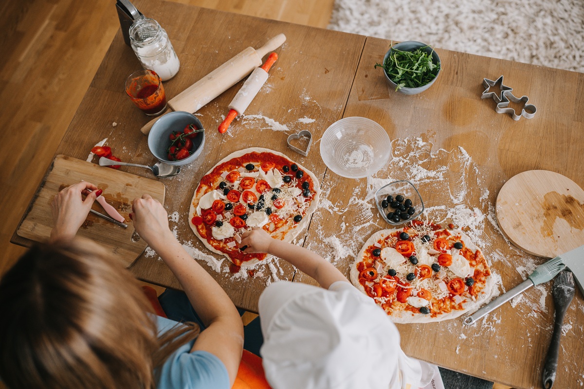 SPARintheUK's tweet image. Half term = pizza party time! 🍕 Get the kids stuck in with this fun, hands-on recipe - tasty, a little messy, and totally delicious!
 
👉 spar.co.uk/recipes/catego…
 
#HalfTermFun #PizzaParty