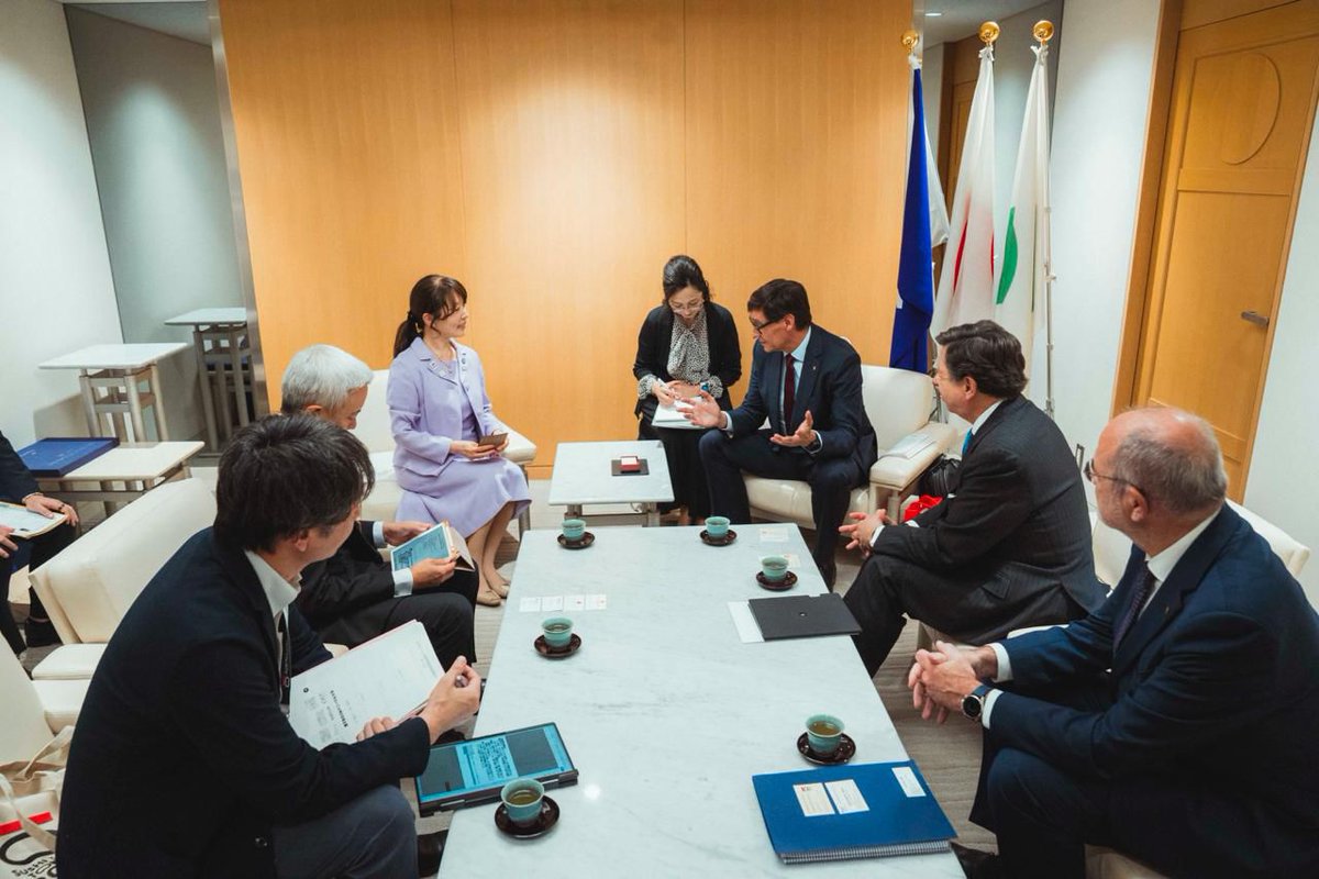 Govern de Catalunya (@govern) on Twitter photo 📸 El president de la Generalitat, <a href="/salvadorilla/">Salvador Illa Roca</a>, s'ha reunit amb la vicegovernadora de Tòquio, Akiko Matsumoto.
“Explorarem possibilitats de col·laboració entre dos territoris que generen molta prosperitat. Una prosperitat que volem que sigui compartida i arribi a tothom". 📸 El president de la Generalitat, <a href="/salvadorilla/">Salvador Illa Roca</a>, s'ha reunit amb la vicegovernadora de Tòquio, Akiko Matsumoto.
“Explorarem possibilitats de col·laboració entre dos territoris que generen molta prosperitat. Una prosperitat que volem que sigui compartida i arribi a tothom".