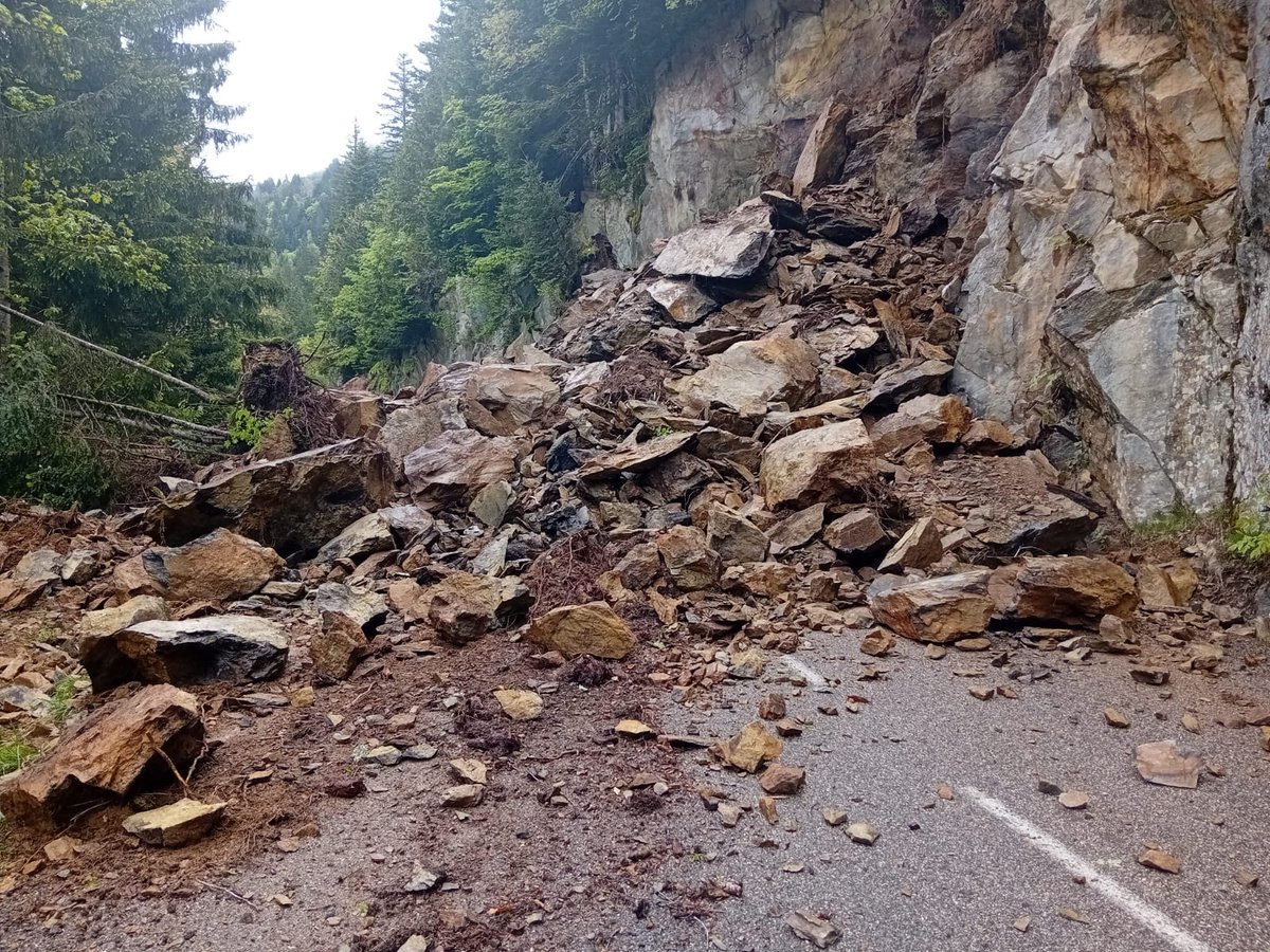 Fermeture de l’accès du Cormet de Roselend
Suite à un éboulement d’environ 100 à 150 m³ survenu entre Beaufort et le Col du Méraillet, la route est fermée à la circulation.
Une déviation (20 min), est possible uniquement pour les véhicules légers. 

👉️savoie-route.fr
