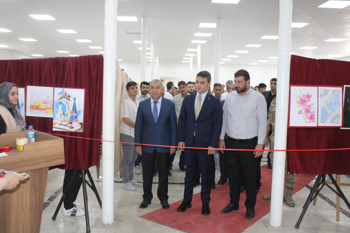 AlacakayaResmi's tweet photo. Kaymakamımız Hamza Selçuk, İlçemizde gerçekleştirilen “Resim Sergisi” etkinliğine katıldı. https://t.co/MZJvVHvu1m