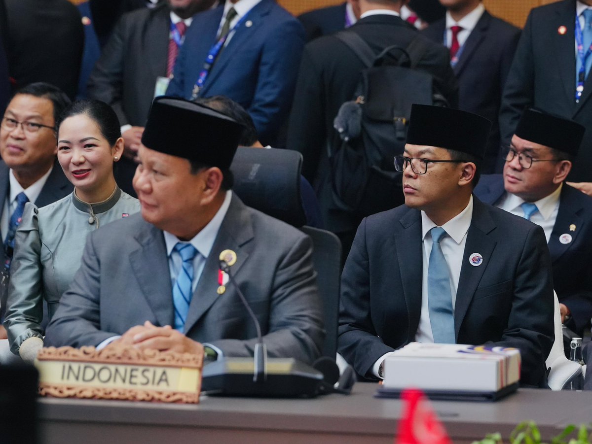 Menteri Luar Negeri Republik Indonesia (@menlu_ri) on Twitter photo At the 46th ASEAN Summit Plenary Session (26/5), President <a href="/prabowo/">Prabowo Subianto</a> reaffirmed Indonesia’s unwavering commitment to ASEAN. In an era of shifting geopolitical dynamics, 🇮🇩 remains resolute in advancing a more forward-looking, more adaptive, and more outcome-oriented ASEAN. At the 46th ASEAN Summit Plenary Session (26/5), President <a href="/prabowo/">Prabowo Subianto</a> reaffirmed Indonesia’s unwavering commitment to ASEAN. In an era of shifting geopolitical dynamics, 🇮🇩 remains resolute in advancing a more forward-looking, more adaptive, and more outcome-oriented ASEAN.