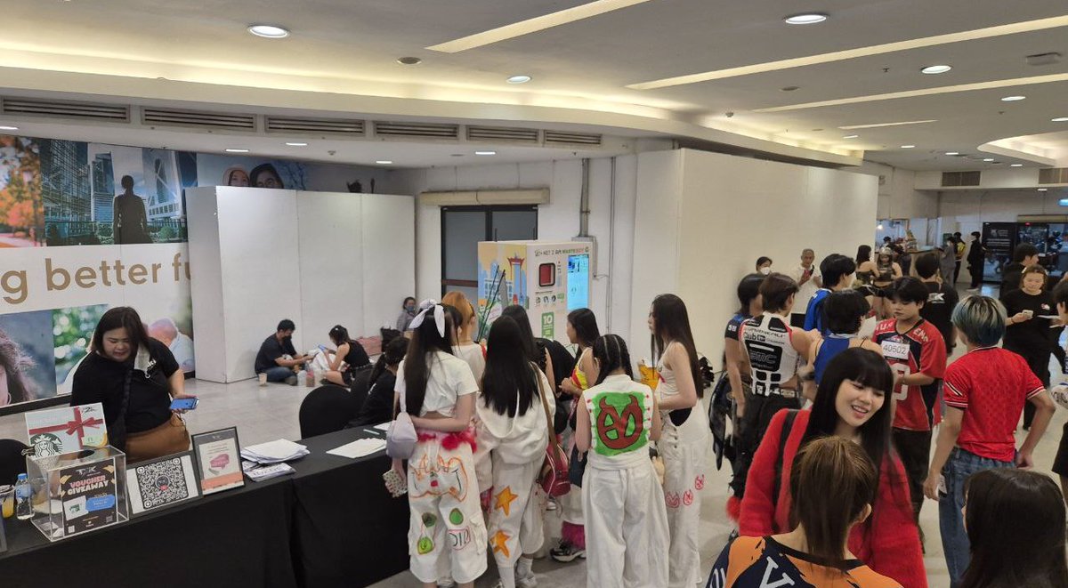 RCX_official's tweet photo. On May 25 at the T2K Audition in Bangkok!
Recycle PET bottles through the Medicubo RVM to earn M Points! ♻️

These points were converted into V Points and used for live voting on Thai TV! 📺
Small eco actions, real impact. 💚
#Medicubo #M_point #T2K_Rising_Star https://t.co/HtYC2TImQC