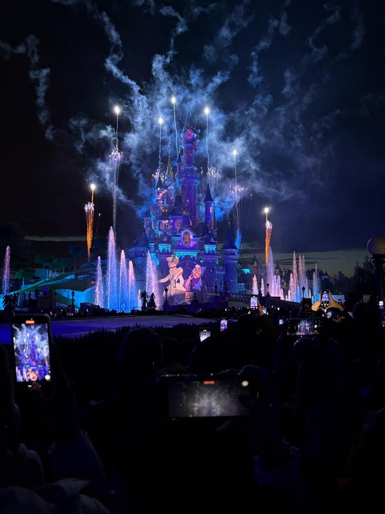 Students had a great day in Disney yesterday, with the firework show providing a perfect ending to the trip. We are now on our way back home. Please keep checking our social media pages for an updated ETA. #paris2025 #trip #year9