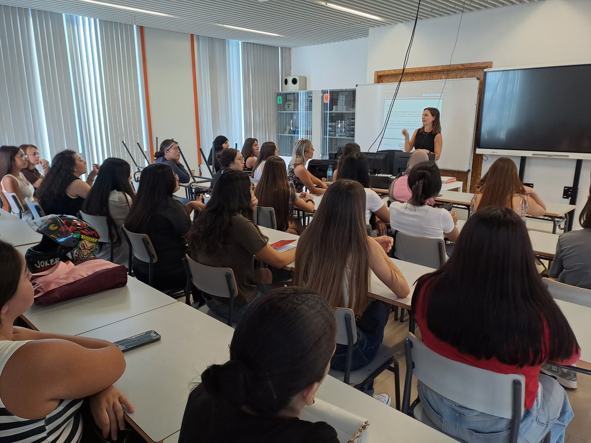 Educarm's tweet photo. 👨‍🎓23 centros educativos de la Región reciben este curso sellos de calidad por su compromiso y excelencia en los servicios educativos que prestan, y la implementación de sistemas de gestión de calidad. 

En la actualidad 166 centros cuentan con algún sello de calidad.

En esta edición, se han incorporado los centros @CEIPSanLorenzo , @mirasierramur , @CifpDe  y CEE Las Boqueras, en Murcia; los centros @svpaulcar1 ,  San Isidro, @EOICartagena  e @InstiLasSalinas en Cartagena; y el @iesdrpguillen en Archena.

Más información 📎⬇️:
https://t.co/zbrxHvQR5m

#Educación #RegióndeMurcia