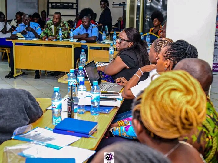 feminist_centre's tweet photo. We marked a powerful step forward in the fight against GBV in Kibera by convening a crucial meeting between Human rights defenders, police officers and the local administration to strengthen the working relationship in ending GBV.
More content👇🏾
https://t.co/IHff28ogXv
@RFSU https://t.co/C8oZkjphqY