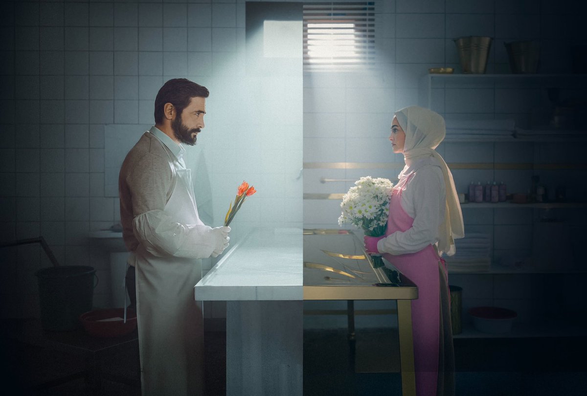 korsankose's tweet photo. İkinci sezon, yeni hikayelerle, doğal diyaloglarla ve güçlü mesajlarla başlıyor. Boş beleş konuşmaların havada uçuştuğu cehalet ikliminde, insanın bu cehaletle nasıl yaşadığına hayret ediyorsunuz. Ahmaklık, insanın içindeki boşluk kadar derin mi?  

 #Gassal2 #Tabii  #Gassal https://t.co/pvm47lN6Db