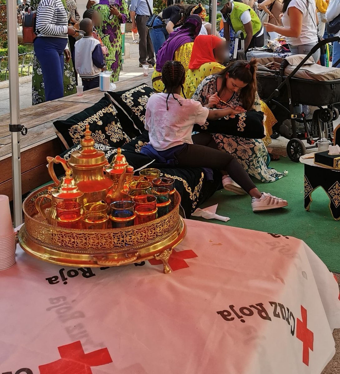 Celebración del Día de África (25 de mayo) en la Plaza de Altozano junto a otras entidades del Grupo de Trabajo de Cooperación Internacional para el Desarrollo del Ayuntamiento de Albacete.

 Financiado por <a href="/BienestarCLM/">Bienestar Social CLM</a> #CLM