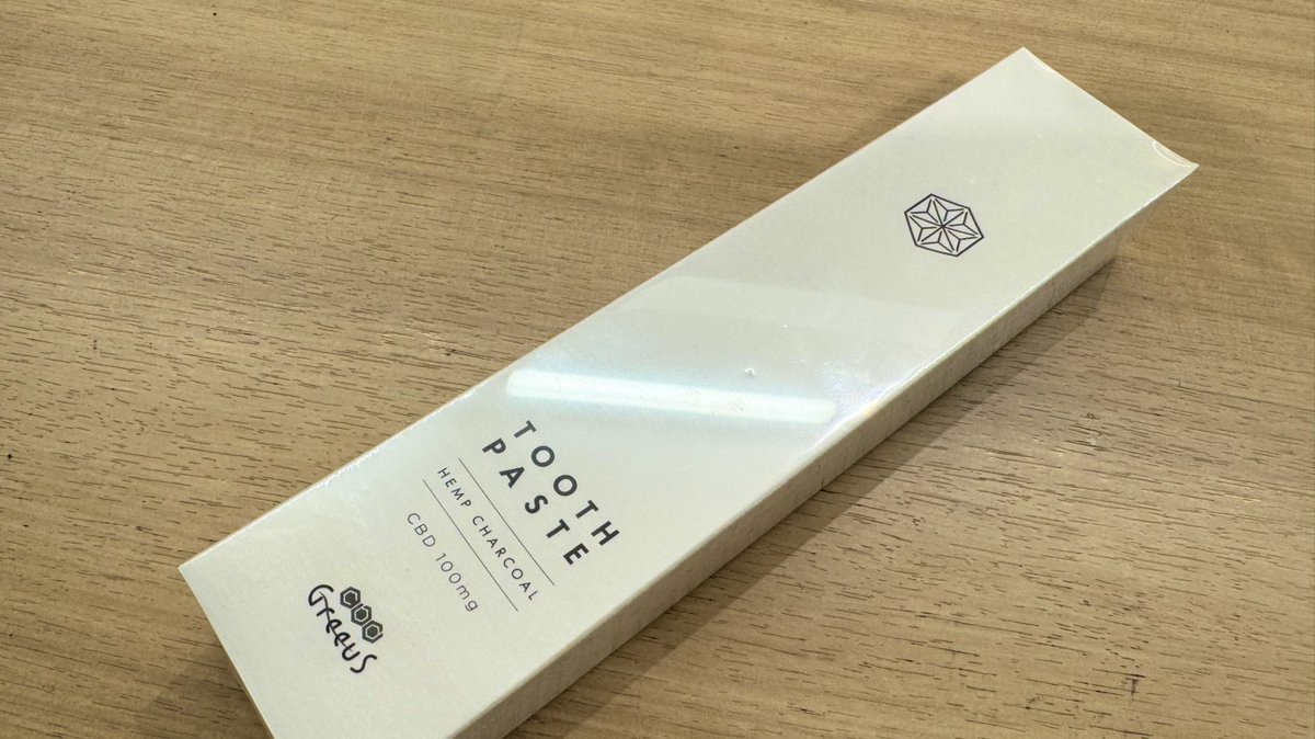 CBD TOOTHPASTEを買うたびに思い出す。この歯磨き粉を使い始めてから歯医者さんに聞かれたんだよね

「磨き方を変えました？」

歯磨き粉を変えたなんて一言も話してないし歯医者さんからそんな風に言われるなんて思いもしなかった。CBDなのか麻炭なのかわからないけど何にしても大麻ってスゴイよね