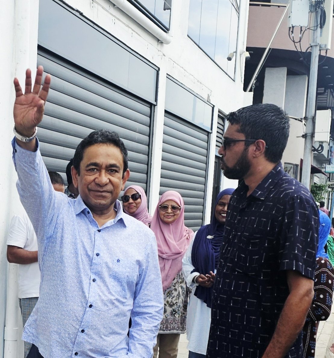 Maaniu18's tweet photo. ރައީސް @prz_ymn އަށް ފުއްގިރި މައްސަލައިގައި ކުރާ ސިޔާސީ ދައުވާ މިއަދު ކުރިމިނަލް ކޯޓް ގައި ތާވަލް ކޮއްފައިވާތީ ރައީސް އަށް ހިތްވަރާ ނަސްރު މިންވަރު ކުރެއްވުން އެދެމެވެ.
  #HopeLives #FreePresidentYameen #StopSelectiveJustice #TeamPNF https://t.co/OvMjioTvJf