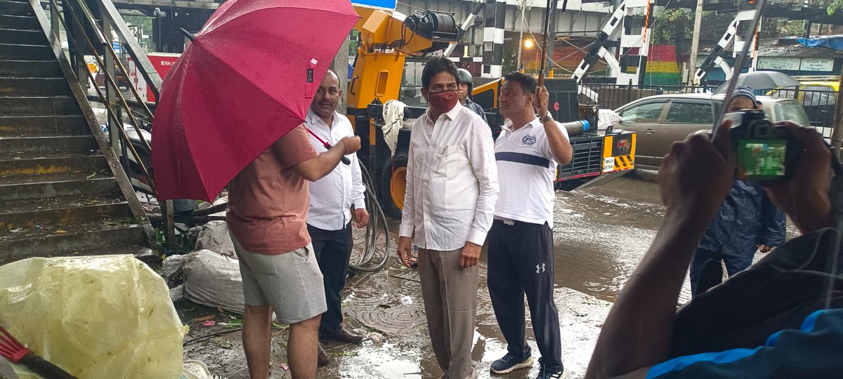 CaptTamilSelvan's tweet image. Day and night efforts are underway to survey low-lying, waterlogged areas in Sion Koliwada
Taking early action with heavy generator pumps to safeguard our people
#SionKoliwada #OnGround #BJP #MonsoonPrep
