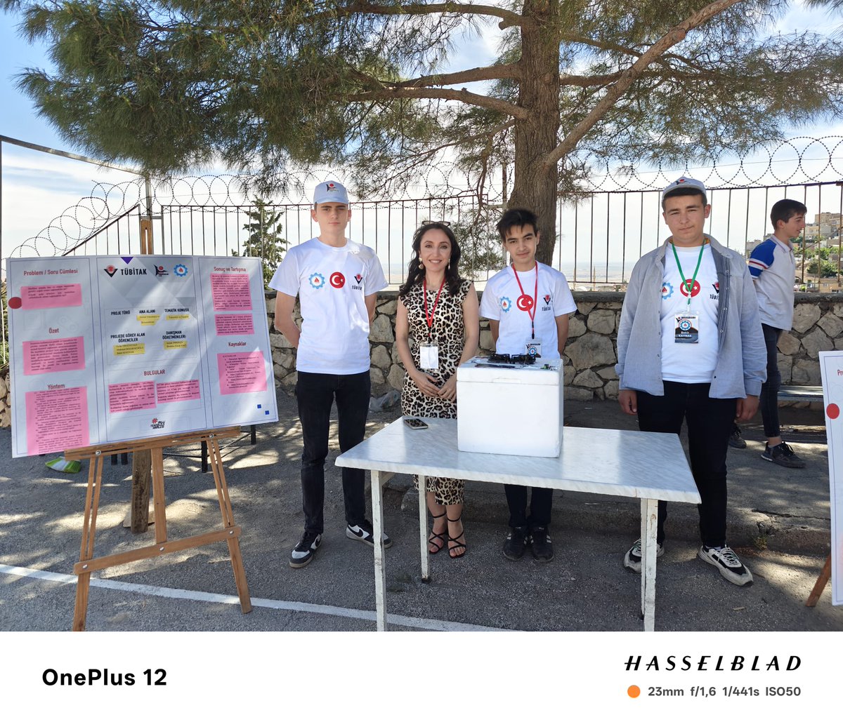 Tübitak 4006 bilim fuarları kapsamında Mardin mesleki ve teknik Anadolu lisesini ziyaret ettik emeği geçen yönetici öğretmen ve öğrencilere teşekkür ederiz <a href="/mardinilmem/">Mardin İl Millî Eğitim Müdürlüğü</a> <a href="/ali_eyyupkoca/">Ali Eyyupkoca</a> <a href="/Mardin_Valiligi/">Mardin Valiliği</a> <a href="/tuncay_akkoyun/">Tuncay Akkoyun</a>