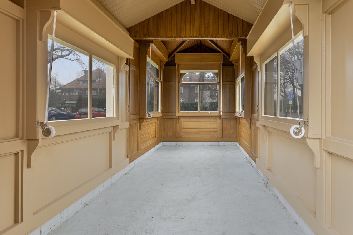 GESPOT: historisch koffiehuisje 👀⁠

Aan de Buurtweg in Wassenaar staat dit unieke object: het laatste overgebleven exemplaar van een reeks koffiehuisjes die rond 1915 werden gebouwd langs de uitvalswegen van Den Haag.
⁠
Meer info &amp; details 🔗 horecaspot.nl/aanbod/vastgoe…