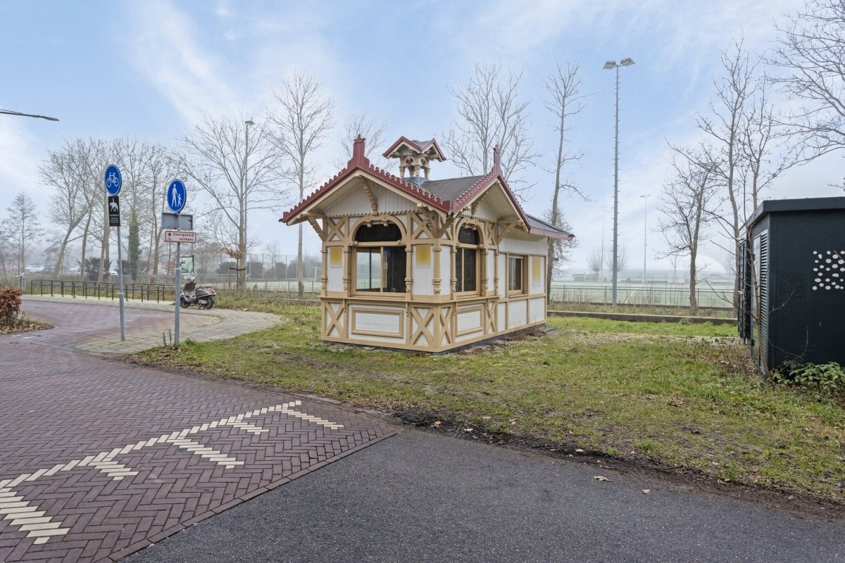 horecaspot's tweet photo. GESPOT: historisch koffiehuisje 👀⁠

Aan de Buurtweg in Wassenaar staat dit unieke object: het laatste overgebleven exemplaar van een reeks koffiehuisjes die rond 1915 werden gebouwd langs de uitvalswegen van Den Haag.
⁠
Meer info &amp; details 🔗 https://t.co/lEqA8nOdce https://t.co/8C6YDSxjzr