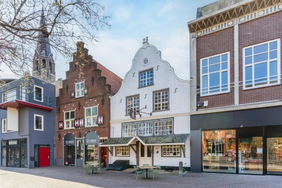 Centrumlocaties zijn ideaal voor lunchrooms, koffiezaken én afhaal- of bezorgconcepten. Hoge zichtbaarheid en volop aanloop.

Bekijk het totale aanbod van centrumlocaties op Horecaspot.nl 🔗 horecaspot.nl/aanbod/centrum