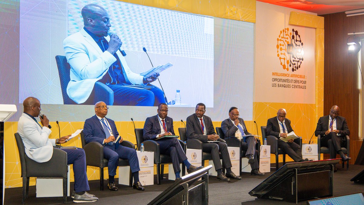 jckbrou's tweet photo. La Conférence internationale sur le thème : « L’Intelligence Artificielle : opportunités et défis pour les Banques Centrales », organisée le 21 mai 2025 à Dakar par la Banque Centrale des Etats de l’Afrique de l’Ouest (BCEAO), s’est achevée par une table ronde de haut niveau intitulée « Principales leçons à tirer et perspectives » qui a réuni les Gouverneurs de la BCEAO, de la Banque des Etats de l’Afrique Centrale (BEAC), de la Banque Centrale des Comores, de la Banque Centrale du Libéria, de la Banque Centrale de Maurice et de la Banque Centrale du Mozambique. Elle a permis de tirer de nombreux enseignements et de définir des perspectives stratégiques pour une intégration progressive et maîtrisée de l’Intelligence Artificielle (IA) dans les activités des Banques Centrales.

Le Gouverneur de la BCEAO, Monsieur Jean-Claude Kassi Brou, a ouvert les débats en soulignant que l’IA demeure, au sein des Banques Centrales, une technologie encore émergente, souvent limitée à des phases d’expérimentation. Il a insisté sur la nécessité pour les Banques Centrales de l’inscrire dans une stratégie globale de transformation numérique, fondée sur une gouvernance des données, le renforcement des compétences internes et l’adaptation des cadres réglementaires. Il a rappelé que le discernement humain devait demeurer au cœur des décisions. Il a évoqué la création, en juillet 2024, du Comité de Réflexion sur l’Intelligence Artificielle (CRIA) au sein de la BCEAO et qui a pour mission de proposer une feuille de route pour le déploiement de cet outil en évaluant les bénéfices attendus, ainsi que les prérequis pour une intégration réussie.

Plaidant pour une démarche rigoureuse, le Gouverneur de la BEAC, Monsieur Yvon Sana Bangui, a mis en avant la nécessité d’un diagnostic institutionnel approfondi et d’un cadre de gouvernance solide. Il a proposé l’élaboration d’un Livre blanc permettant de recenser les meilleures pratiques et de maîtriser les risques liés à l’IA, tout en appelant à renforcer la coopération régionale et internationale afin d’améliorer la résilience des systèmes financiers.
Le Gouverneur de la Banque Centrale du Mozambique, Monsieur Rogério Lucas Zandamela, a insisté sur l’importance d’objectifs clairs et d’une approche humaniste. Il a recommandé la constitution d’équipes dédiées, la compatibilité des outils d’IA avec les systèmes existants, ainsi que le développement de programmes de formation continue pour accompagner les agents dans cette transition.

Le Gouverneur de la Banque Centrale de Maurice a souligné le potentiel de l’IA pour optimiser la supervision bancaire, les prévisions économiques, et intégrer les impacts du changement climatique dans les politiques monétaires. Il a plaidé pour des stratégies institutionnelles cohérentes, appuyées sur des partenariats techniques, et articulées autour d’un plan d’exécution rigoureux.

Proposant une approche pragmatique, le Gouverneur de la Banque Centrale des Comores, Monsieur Younoussa Imani, a identifié plusieurs domaines prioritaires pour l’usage de l’IA, notamment la modélisation macroéconomique, les prévisions d’inflation et les systèmes de paiement. Il a suggéré la création d’un réseau de points focaux sur l’Intelligence Artificielle au sein des Banques Centrales africaines, en vue de mutualiser les expertises et d’accélérer les progrès collectifs.

Enfin, le Gouverneur de la Banque Centrale du Libéria, Monsieur Henry Saamoi, a salué une rencontre déterminante pour l’orientation stratégique de son Institution. Il a annoncé que le Centre d’Innovation Digitale de la Banque porterait désormais la réflexion sur l’Intelligence Artificielle, avec une priorité accordée à sa structuration progressive et au renforcement des compétences internes. Il a également souligné l’importance d’apprendre des expériences d’Institutions plus avancées afin d’éviter les écueils.

À l’issue de cette table ronde, les Gouverneurs ont réaffirmé leur volonté commune d’accompagner la transformation numérique de leurs Institutions à travers des démarches adaptées, responsables et coordonnées. Les échanges ont mis en lumière la nécessité d’élaborer des feuilles de route claires, de garantir une gouvernance rigoureuse et d’intensifier la coopération pour relever les défis éthiques, réglementaires et opérationnels. Les Gouverneurs ont renouvelé leur engagement à poursuivre ces réflexions, notamment à travers des initiatives collectives, en vue de faire de l’IA un levier au service de la stabilité financière et du développement économique du continent.

#JeanClaudeKassiBrou #BCEAO #UMOA #UEMOA #ABCA #BanquesCentrales #ConférenceInternationale #Stabilité #Monnaie #Economie #Intégration #PolitiqueMonétaire #IntelligenceArtificielle #TransformationDigitale #InnovationFinancière