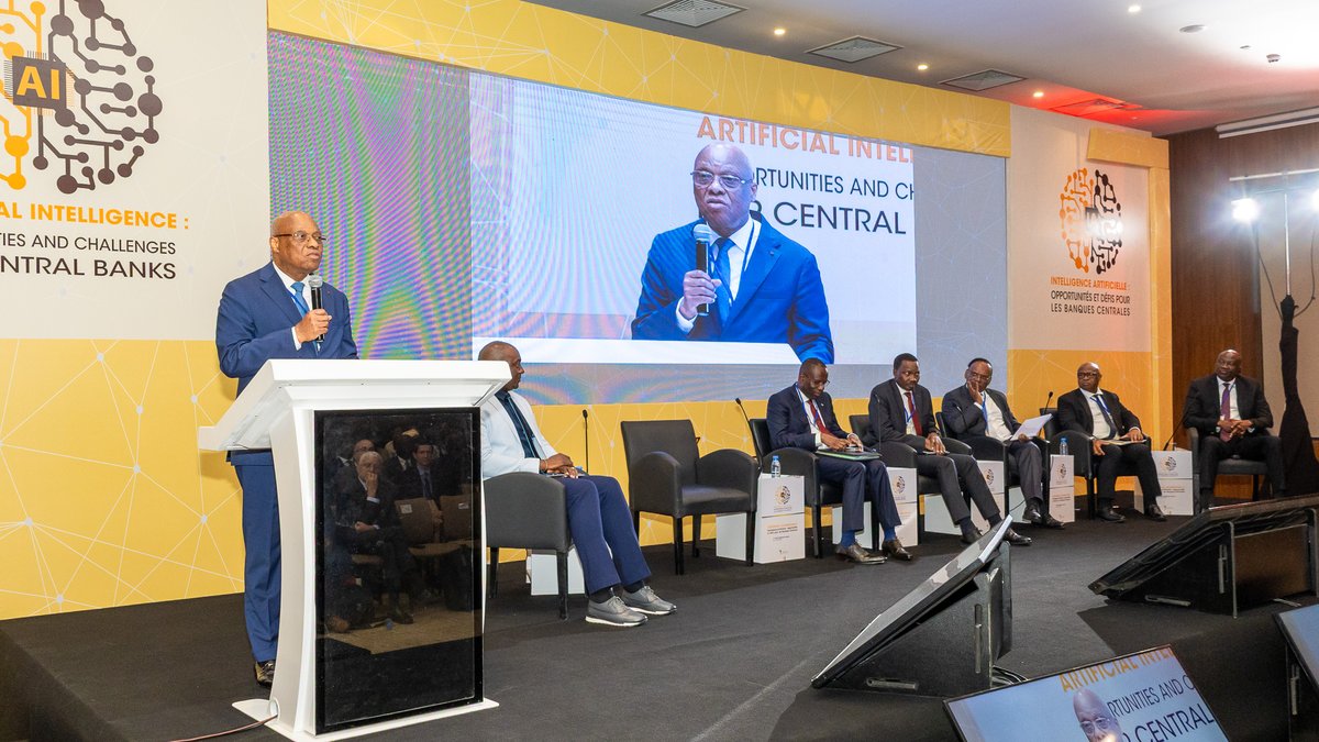 jckbrou's tweet photo. La Conférence internationale sur le thème : « L’Intelligence Artificielle : opportunités et défis pour les Banques Centrales », organisée le 21 mai 2025 à Dakar par la Banque Centrale des Etats de l’Afrique de l’Ouest (BCEAO), s’est achevée par une table ronde de haut niveau intitulée « Principales leçons à tirer et perspectives » qui a réuni les Gouverneurs de la BCEAO, de la Banque des Etats de l’Afrique Centrale (BEAC), de la Banque Centrale des Comores, de la Banque Centrale du Libéria, de la Banque Centrale de Maurice et de la Banque Centrale du Mozambique. Elle a permis de tirer de nombreux enseignements et de définir des perspectives stratégiques pour une intégration progressive et maîtrisée de l’Intelligence Artificielle (IA) dans les activités des Banques Centrales.

Le Gouverneur de la BCEAO, Monsieur Jean-Claude Kassi Brou, a ouvert les débats en soulignant que l’IA demeure, au sein des Banques Centrales, une technologie encore émergente, souvent limitée à des phases d’expérimentation. Il a insisté sur la nécessité pour les Banques Centrales de l’inscrire dans une stratégie globale de transformation numérique, fondée sur une gouvernance des données, le renforcement des compétences internes et l’adaptation des cadres réglementaires. Il a rappelé que le discernement humain devait demeurer au cœur des décisions. Il a évoqué la création, en juillet 2024, du Comité de Réflexion sur l’Intelligence Artificielle (CRIA) au sein de la BCEAO et qui a pour mission de proposer une feuille de route pour le déploiement de cet outil en évaluant les bénéfices attendus, ainsi que les prérequis pour une intégration réussie.

Plaidant pour une démarche rigoureuse, le Gouverneur de la BEAC, Monsieur Yvon Sana Bangui, a mis en avant la nécessité d’un diagnostic institutionnel approfondi et d’un cadre de gouvernance solide. Il a proposé l’élaboration d’un Livre blanc permettant de recenser les meilleures pratiques et de maîtriser les risques liés à l’IA, tout en appelant à renforcer la coopération régionale et internationale afin d’améliorer la résilience des systèmes financiers.
Le Gouverneur de la Banque Centrale du Mozambique, Monsieur Rogério Lucas Zandamela, a insisté sur l’importance d’objectifs clairs et d’une approche humaniste. Il a recommandé la constitution d’équipes dédiées, la compatibilité des outils d’IA avec les systèmes existants, ainsi que le développement de programmes de formation continue pour accompagner les agents dans cette transition.

Le Gouverneur de la Banque Centrale de Maurice a souligné le potentiel de l’IA pour optimiser la supervision bancaire, les prévisions économiques, et intégrer les impacts du changement climatique dans les politiques monétaires. Il a plaidé pour des stratégies institutionnelles cohérentes, appuyées sur des partenariats techniques, et articulées autour d’un plan d’exécution rigoureux.

Proposant une approche pragmatique, le Gouverneur de la Banque Centrale des Comores, Monsieur Younoussa Imani, a identifié plusieurs domaines prioritaires pour l’usage de l’IA, notamment la modélisation macroéconomique, les prévisions d’inflation et les systèmes de paiement. Il a suggéré la création d’un réseau de points focaux sur l’Intelligence Artificielle au sein des Banques Centrales africaines, en vue de mutualiser les expertises et d’accélérer les progrès collectifs.

Enfin, le Gouverneur de la Banque Centrale du Libéria, Monsieur Henry Saamoi, a salué une rencontre déterminante pour l’orientation stratégique de son Institution. Il a annoncé que le Centre d’Innovation Digitale de la Banque porterait désormais la réflexion sur l’Intelligence Artificielle, avec une priorité accordée à sa structuration progressive et au renforcement des compétences internes. Il a également souligné l’importance d’apprendre des expériences d’Institutions plus avancées afin d’éviter les écueils.

À l’issue de cette table ronde, les Gouverneurs ont réaffirmé leur volonté commune d’accompagner la transformation numérique de leurs Institutions à travers des démarches adaptées, responsables et coordonnées. Les échanges ont mis en lumière la nécessité d’élaborer des feuilles de route claires, de garantir une gouvernance rigoureuse et d’intensifier la coopération pour relever les défis éthiques, réglementaires et opérationnels. Les Gouverneurs ont renouvelé leur engagement à poursuivre ces réflexions, notamment à travers des initiatives collectives, en vue de faire de l’IA un levier au service de la stabilité financière et du développement économique du continent.

#JeanClaudeKassiBrou #BCEAO #UMOA #UEMOA #ABCA #BanquesCentrales #ConférenceInternationale #Stabilité #Monnaie #Economie #Intégration #PolitiqueMonétaire #IntelligenceArtificielle #TransformationDigitale #InnovationFinancière