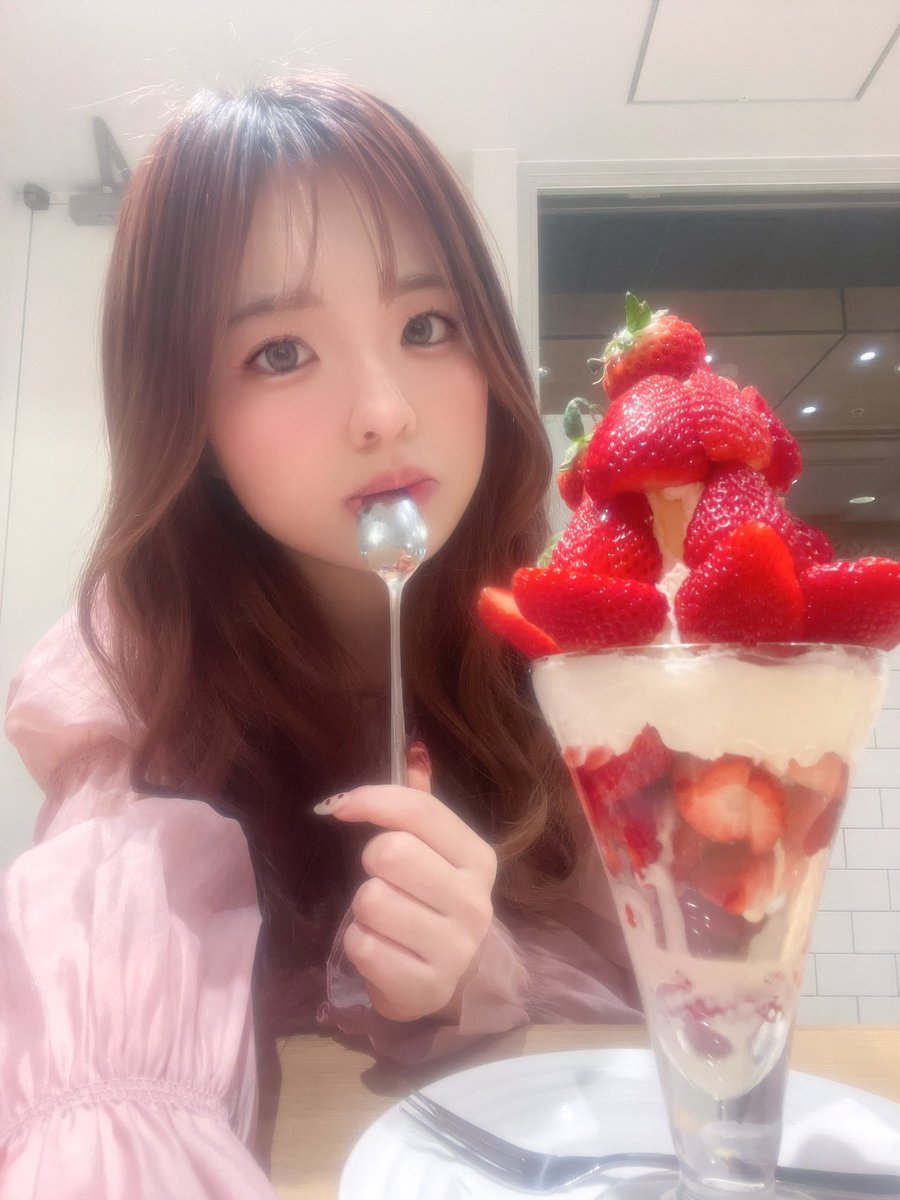 karin_zeropro's tweet photo. 甘いもの欲しくなるぅぅぅぅ🍓
 #zero_project  #アイドル  #ゼロプロ  #いちご  #ぱふえ  #果実園  #東京駅 https://t.co/u5Kez8HIjm