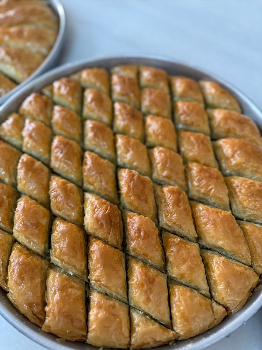AvsarSimit's tweet photo. Özenle hazırladığımız çıtır baklava çeşitlerimizle bayram siparişlerinizi bekliyoruz! 💚✨

📍 Gebizli Mah. Yunus Emre Cad. No:102
📞 Sipariş için: 0543 404 77 50

#avşarsimit #avşar #simit #bekiravşar #fyp #pastane #fırın #patisserie #bakery #baklava #tatlı #sweets #delicous https://t.co/vgm0Ppeeg7