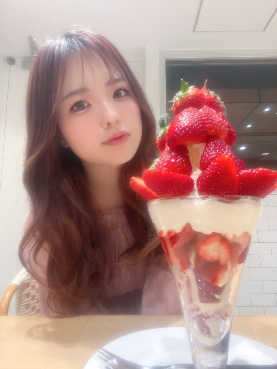 karin_zeropro's tweet photo. 甘いもの欲しくなるぅぅぅぅ🍓
 #zero_project  #アイドル  #ゼロプロ  #いちご  #ぱふえ  #果実園  #東京駅 https://t.co/u5Kez8HIjm