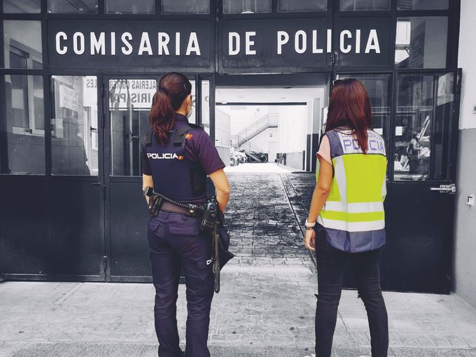 policia's tweet image. ¿Crees que estás en una #película y te toca actuar? 🎬

😓Mentir en nuestras Oficinas de Denuncias y Atención al Ciudadano no es un juego

❌ Presentar una #denuncia #falsa ➡️es un #delito