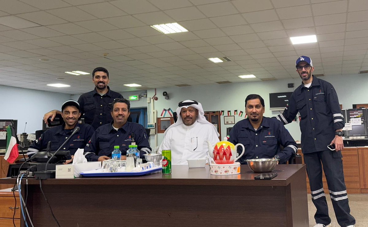 soa011's tweet photo. الصوره اليوم احتفاء في وداع اخينا علي مبارك نتمنى له التوفيق والسداد.
#القطاع_النفطي https://t.co/KmjynULpTi