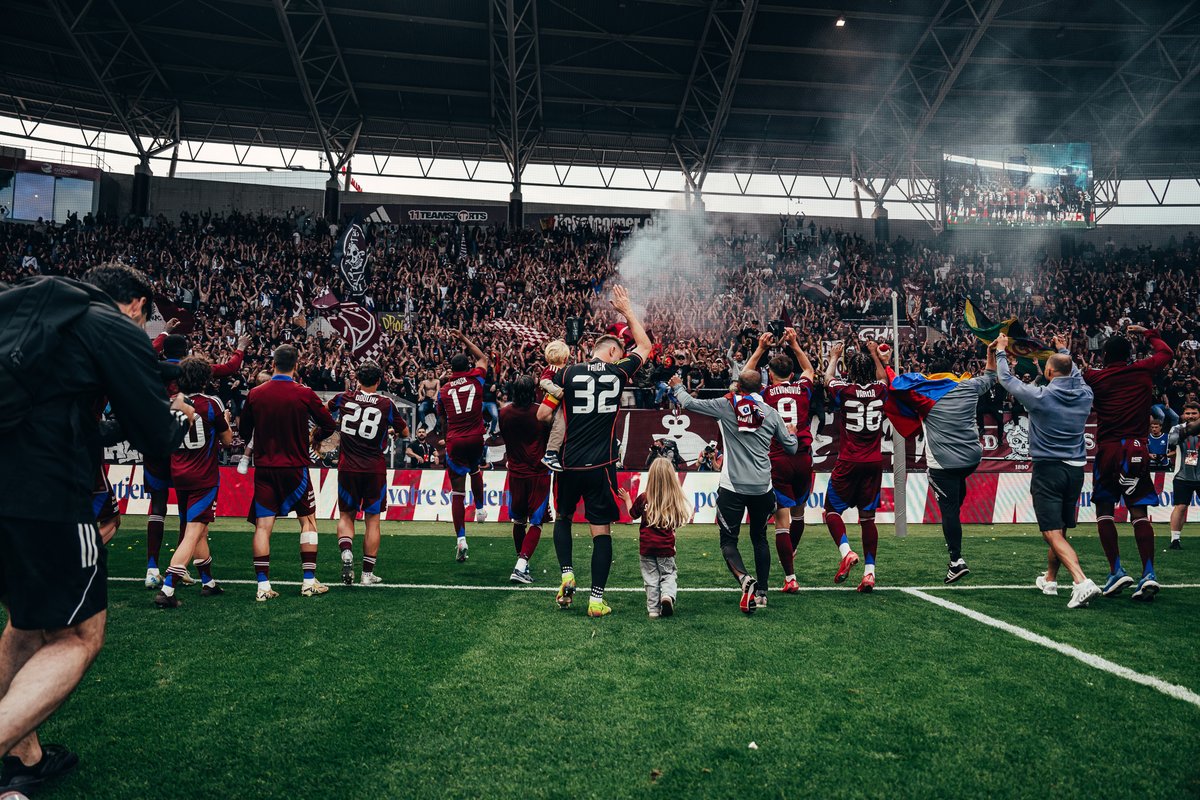 ServetteFC's tweet photo. 𝑪𝒆𝒔 𝒆́𝒎𝒐𝒕𝒊𝒐𝒏𝒔 ✨

📸 Les meilleurs moments, en images, du dernier match de la saison ♥️

Merci, peuple servettien, pour votre présence et votre soutien tout au long de cette saison 🫂🇱🇻

#NotreVilleNotreClub https://t.co/roZBLGXLCK