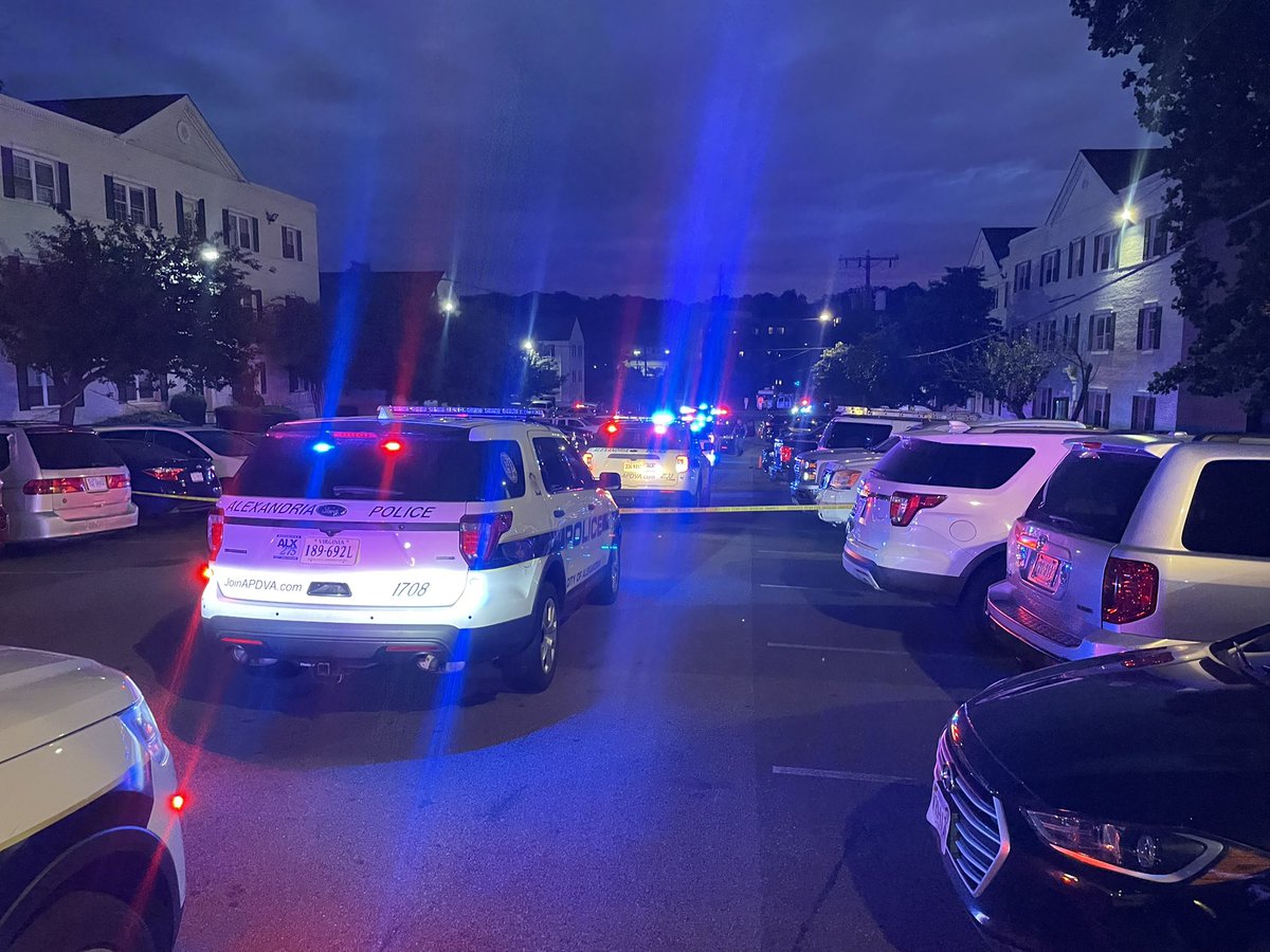 #BREAKING OVERNIGHT: <a href="/AlexandriaVAPD/">Alexandria Police</a> investigating a shooting on Florence Drive that happened a little before 4am.

—2 men taken to hospital, 1 stable, 1 critical
—police still searching for shooter(s)
—part of neighborhood blocked off <a href="/wusa9/">WUSA9</a>