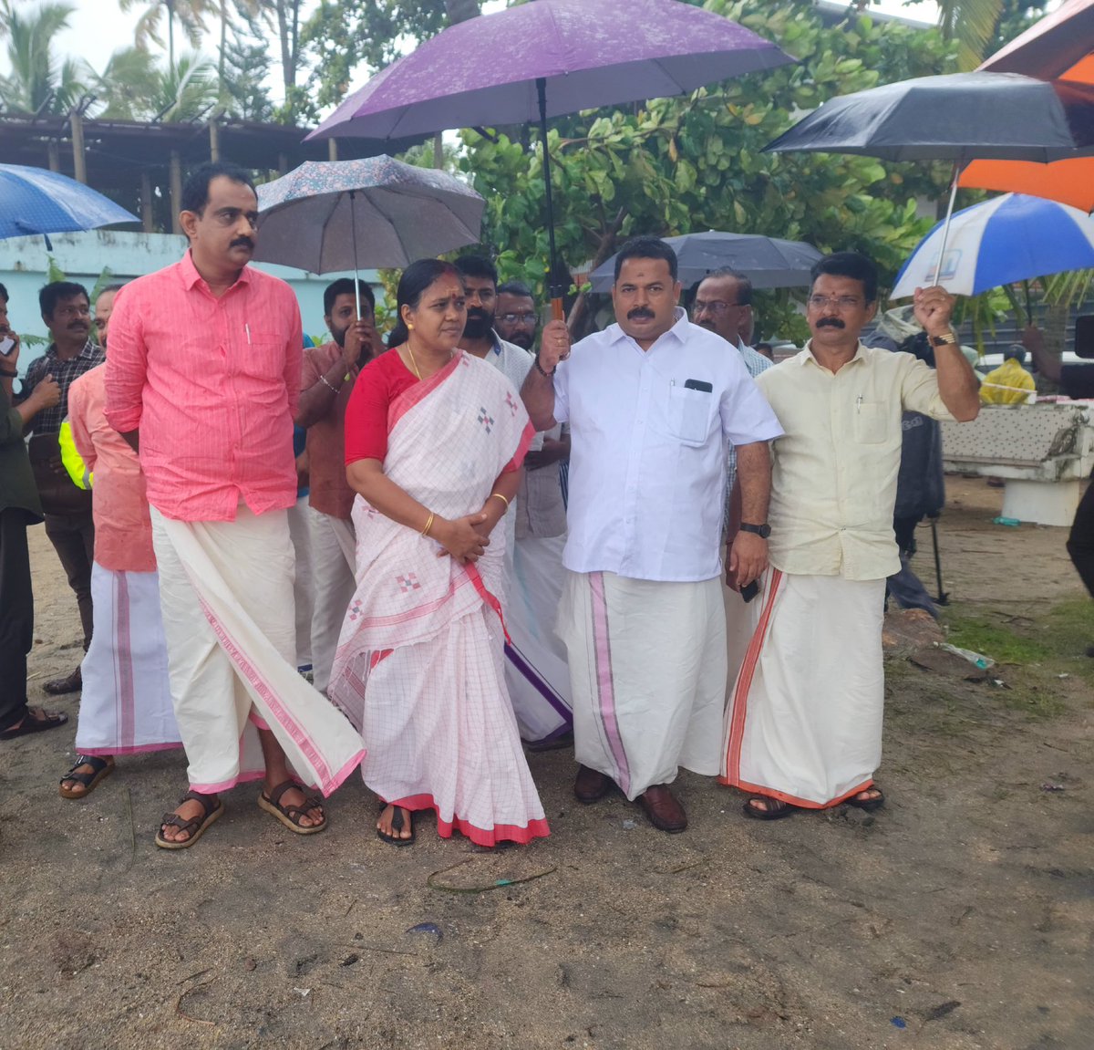 Sobha Surendran (@sobhabjp) on Twitter photo เดเดฃเตเดเตเดฏเตเดจเตผ เด
เดเดฟเดเตเด เดเตเดฒเตเดฒเดคเตเดคเต เดคเตเดฐเดชเตเดฐเดฆเตเดถเดเตเดเตพ เดธเดจเตเดฆเตผเดถเดฟเดเตเดเต.
เดเตเดจเตเดฆเตเดฐ เดธเตเดจเดเดณเตเด เดฆเตเดฐเดจเตเดค เดจเดฟเดตเดพเดฐเดฃ เด
เดคเตเดฑเดฟเดฑเตเดฑเดฟเดฏเตเด เดฆเตเดฐเตเดคเดเดคเดฟเดฏเดฟเตฝ เดธเตเดฐเดเตเดท เดจเดเดชเดเดฟเดเตพ เดธเตเดตเตเดเดฐเดฟเดเตเดเต เดตเดฐเตเดจเตเดจเต. เดเดฃเตเดเตเดฏเตเดจเตผ เด
เดเดฟเดเตเด เดเตเดฒเตเดฒเดคเตเดคเต เดคเตเดฐเดชเตเดฐเดฆเตเดถเดเตเดเตพ เดธเดจเตเดฆเตผเดถเดฟเดเตเดเต.
เดเตเดจเตเดฆเตเดฐ เดธเตเดจเดเดณเตเด เดฆเตเดฐเดจเตเดค เดจเดฟเดตเดพเดฐเดฃ เด
เดคเตเดฑเดฟเดฑเตเดฑเดฟเดฏเตเด เดฆเตเดฐเตเดคเดเดคเดฟเดฏเดฟเตฝ เดธเตเดฐเดเตเดท เดจเดเดชเดเดฟเดเตพ เดธเตเดตเตเดเดฐเดฟเดเตเดเต เดตเดฐเตเดจเตเดจเต.