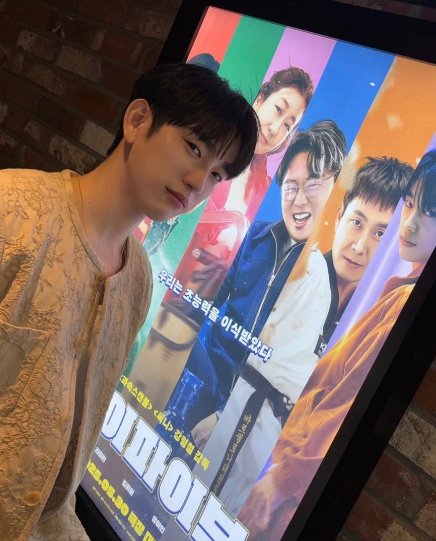 Sangaree8996's tweet photo. สายตาวายร้าย55555

#HiFive 
#JINYOUNG @JINYOUNG https://t.co/znK4lQAoJK