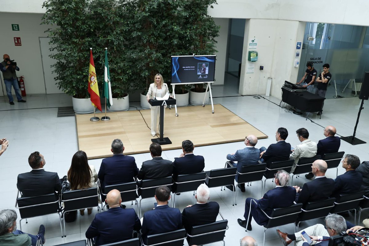 ¡<a href="/JuanMa_Moreno/">Juanma Moreno</a> CUMPLE con Granada!

El Centro Andaluz de Inteligencia Artificial comenzará a funcionar en noviembre 

Mientras otros traicionaron a Granada quitándonos el Centro Nacional, la <a href="/AndaluciaJunta/">Junta de Andalucía</a> si cree que nuestra ciudad es la capital de la Inteligencia Artificial