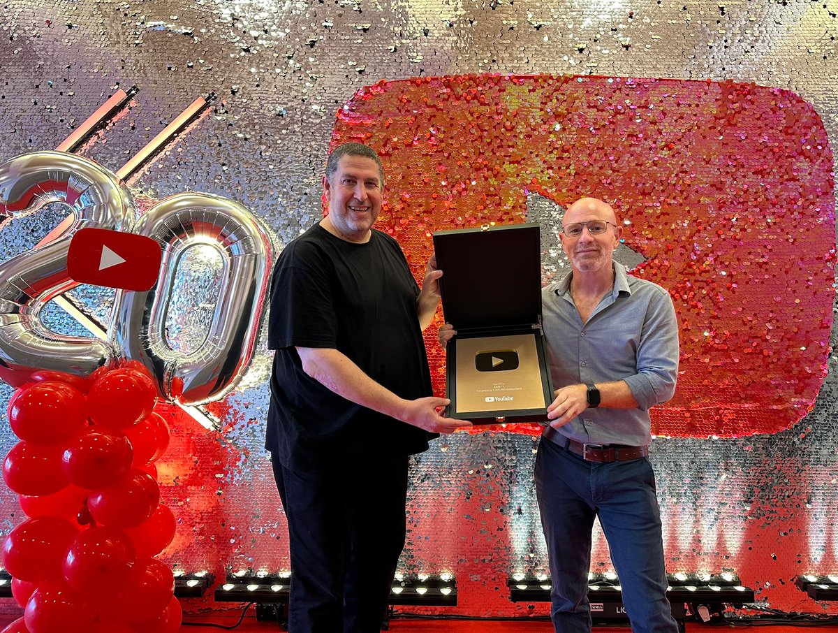 לראשונה ערוץ טלוויזיה ישראלי חוצה את רף מיליון המינויים ביוטיוב. קצת נתונים: קופה ראשית היא התוכנית הנצפית ביותר, אחריה "מהצד השני" עם <a href="/guyzo/">Guy Zohar</a> ו״זהו זה״. בטקס הבוקר קיבלנו את "כפתור הזהב" של יוטיוב