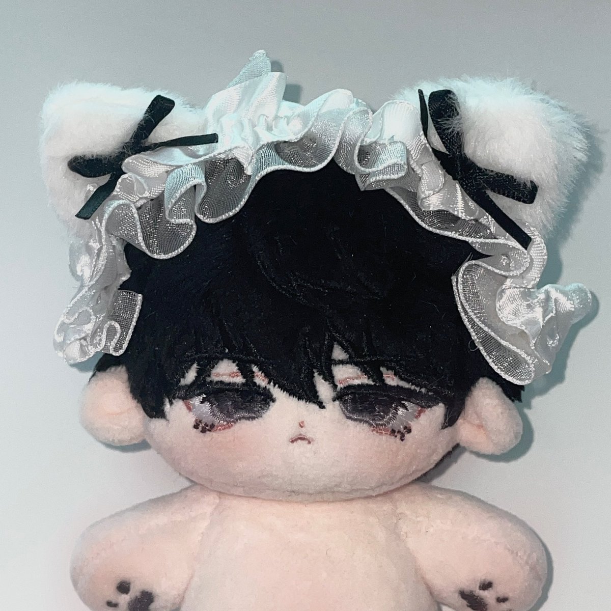 🖤귀국하고 병원을 갔더니 갑자기 수술날을 잡게되어서… 
예정했던 일정보다 예약 폼 업로드가 늦어지네요.
기다리게 해드려 죄송합니다🥲
조금만 더 기다려주시면 신상과 함께 찾아뵙겠습니다!🙇‍♀️

+여러분들은 요 고양이 귀 중에서 다듬은 귀와 안다듬은 귀 어떤게 좋으신가요?☺️