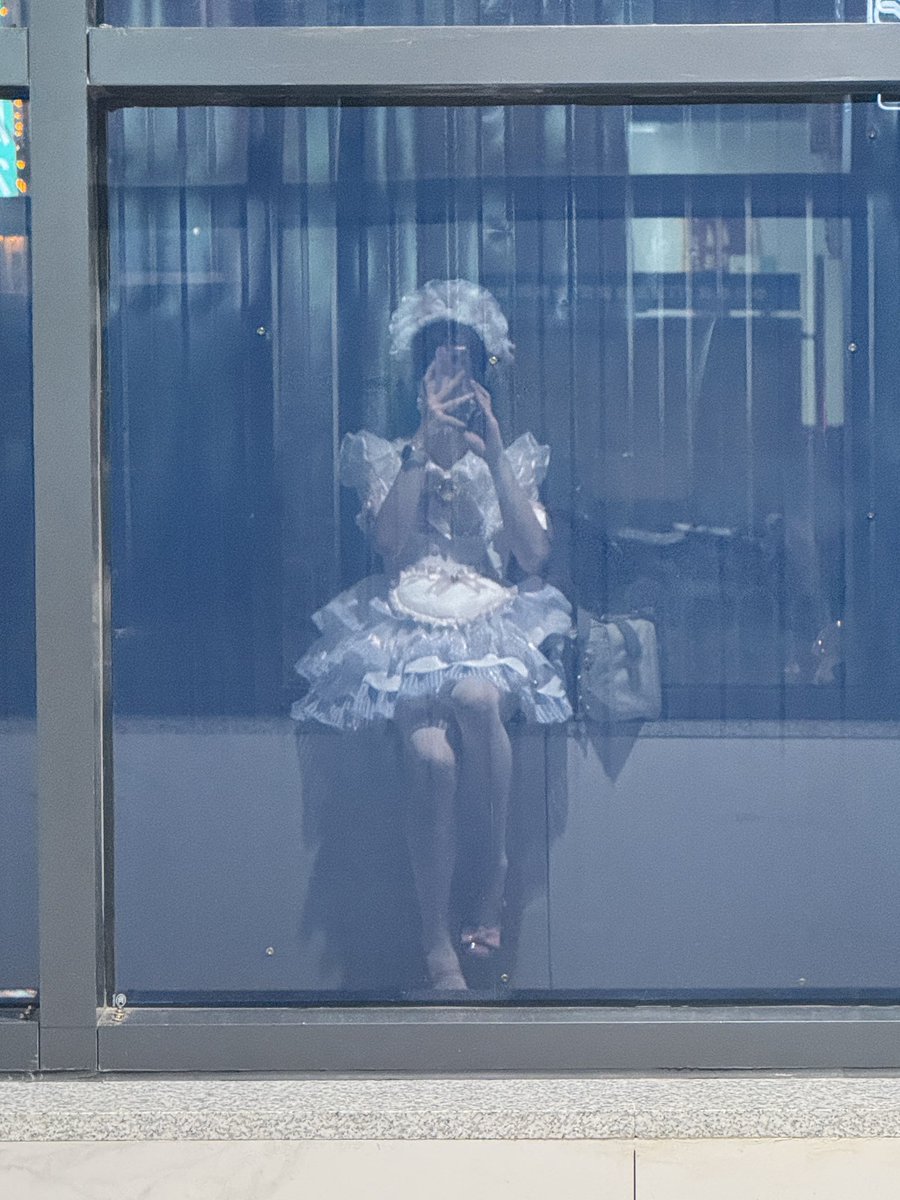在小破公园拍到了天空之镜🥳#可爱的男孩子 #男娘 #Lolitafashion #白丝