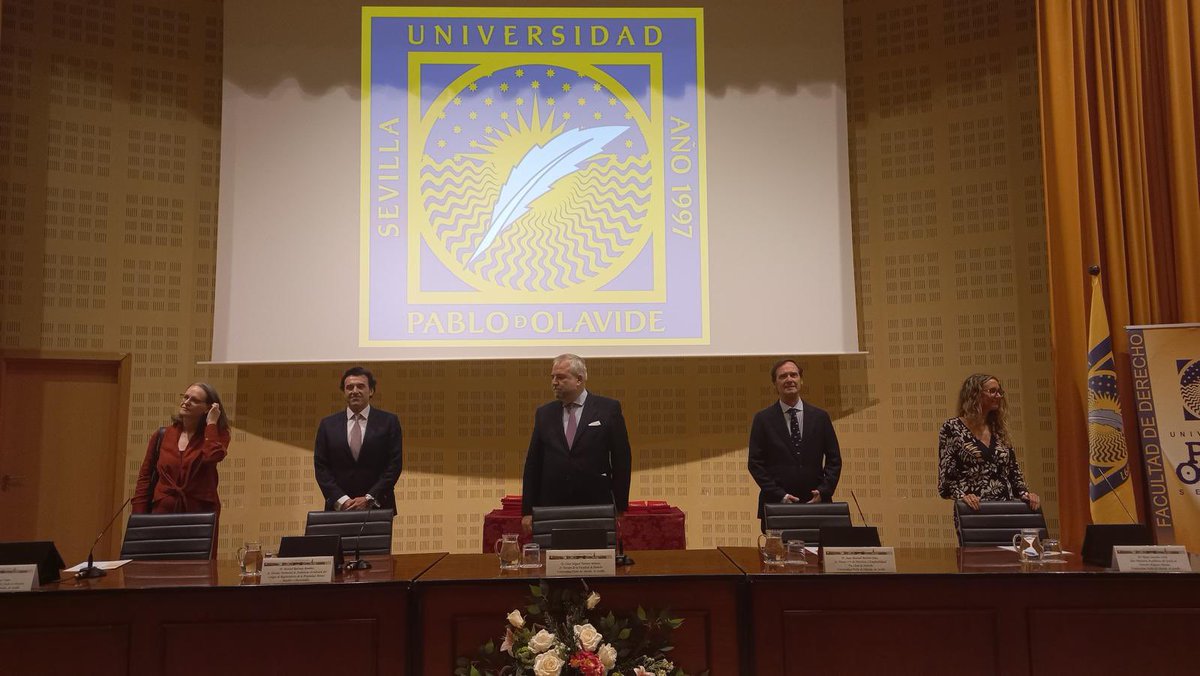El pasado viernes nuestro decano fue padrino de la ceremonia de graduación, del Grado en Derecho y Doble Grado en Derecho Hispano-Alemán, de la facultad de Derecho de  la Universidad Pablo de Olavide <a href="/pablodeolavide/">Pablo de Olavide</a> 
🎓¡Felicidades a todos los egresados y egresadas! 👏🏼