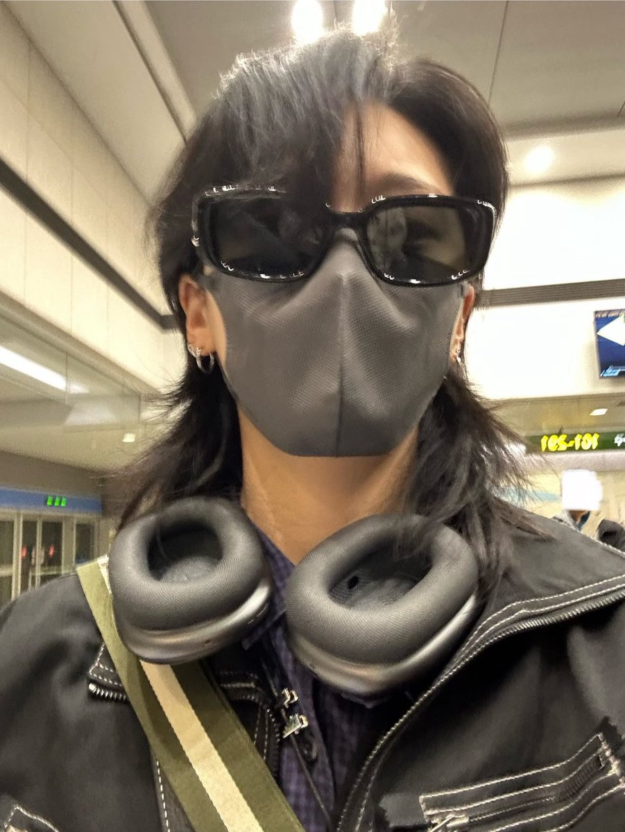 I feel like I became a zombie.

Alias habis transit di stasiun Manggarai.