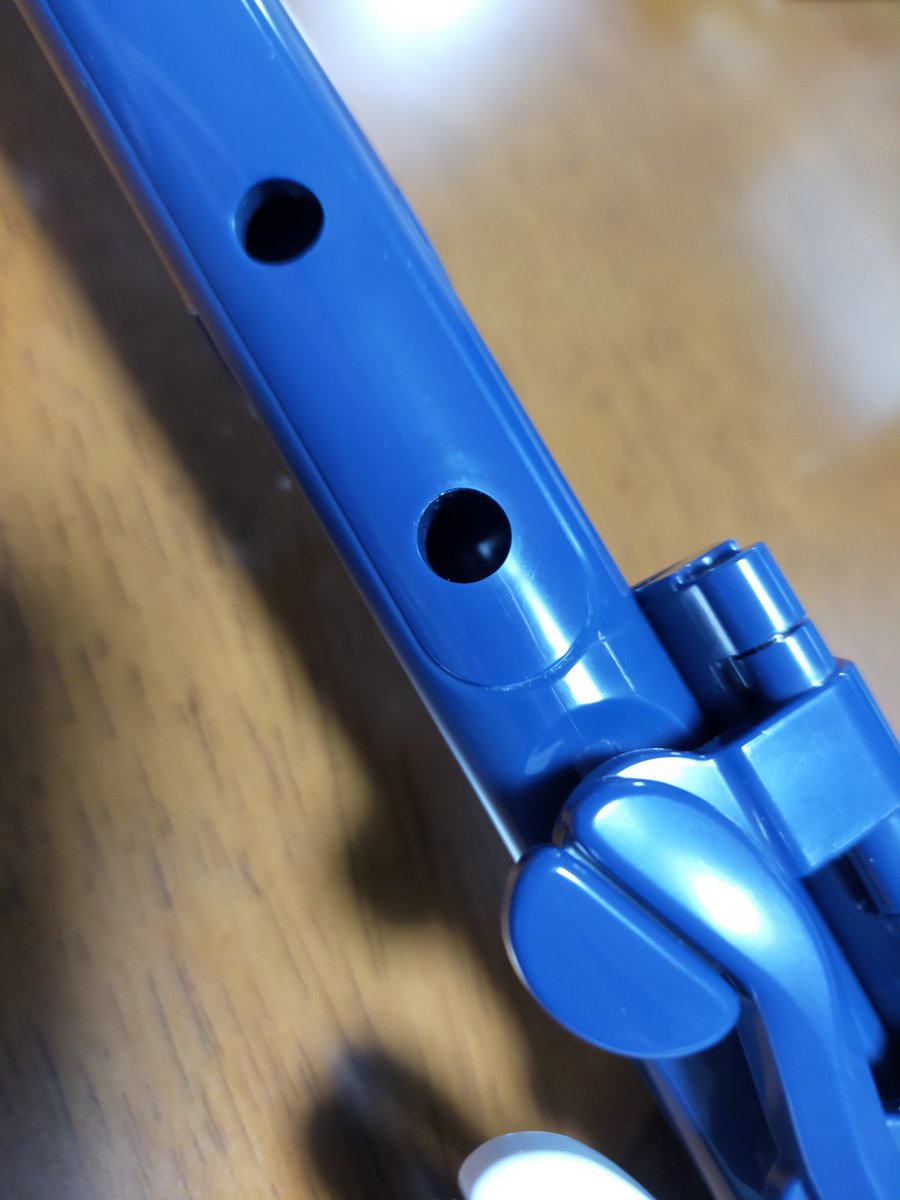 CoConCon105's tweet photo. 少しずつ音が出るようになった #venova。音程が変だなと思っていたら、どこかでトーンホールアダプターを落としてた。バロック式運指をジャーマン式で吹いていたのだから、そりゃ変になるわ。パーツ買っても、またどこかで失くしそうだから、バロック式でやってくことに決めました！ https://t.co/OYxyxc94kp