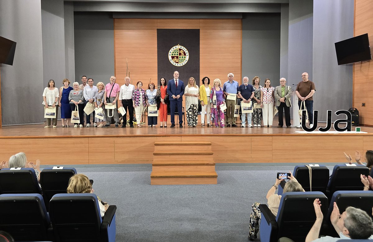 Clausurado el curso 2024/2025 del programa Aula Abierta, que ha contado con un total de 647 matriculados

diariodigital.ujaen.es/formacion/clau…