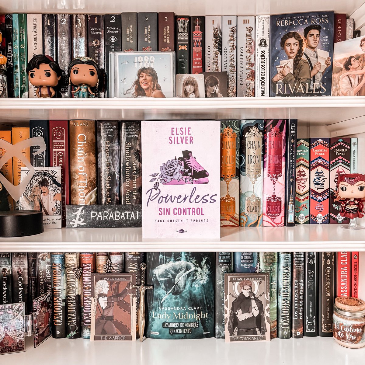 UniversoDSilvia's tweet image. Me han llegado muchos libritos y vengo a enseñaros todos, el primero es #Powerless “Sin control” de #ElsieSilver por @Contraluz_ed, ¿estáis leyendo esta saga?