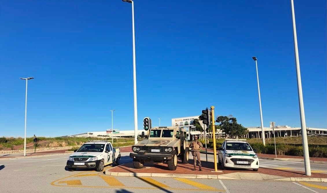 Fidelity_Secure's tweet photo. Over the busy weekend, Fidelity ADT, SecureFire, and Guarding teams were on duty at major malls, ensuring the safety of retailers and shoppers across the Metro.
#FidelityADT #FidelitySecureFire #FidelityGuarding #Gqeberha #FidelityHeroes #FidelityServicesGroup #WeAreFidelity https://t.co/dAlKwu6Lc7