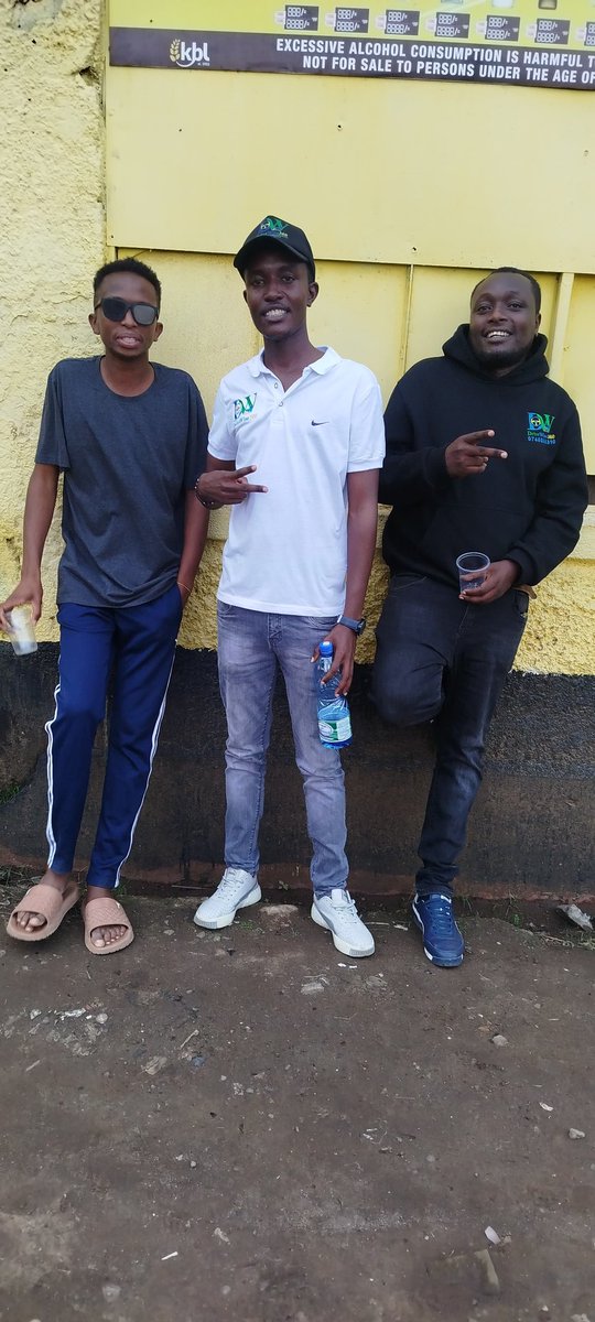 _MtuTano's tweet photo. Unemployed tushafungua Monday😃nakuwanga so unserious, I honestly hate wearing shoes 🤣🤣 https://t.co/hYgvyFZewU