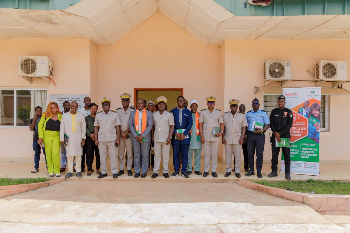 La mission d’information et de sensibilisation conduite dans le cadre du Programme National Passeport-Compétences s’est achevée ce vendredi 23 mai 2025, avec les étapes de Kong et Ouangolodougou.

📅 Les enquêtes se poursuivent jusqu’au vendredi 07 juin 2025.

 #AGEFOP