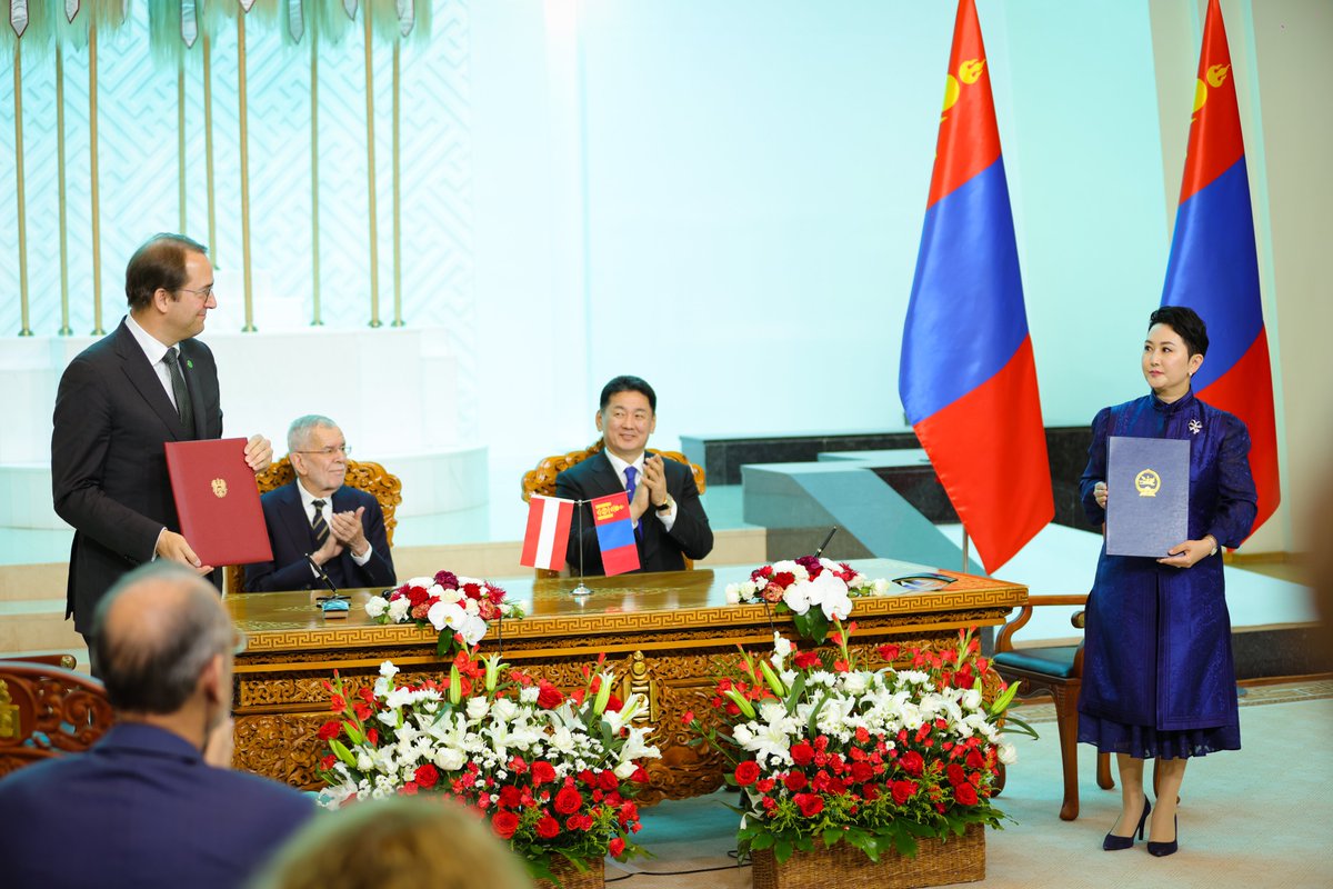 MongolDiplomacy's tweet photo. Монгол, Австри Улс Хамтарсан тунхаглал гаргалаа.

🔗https://t.co/sPxnCQkuJf https://t.co/M0gIYCainD