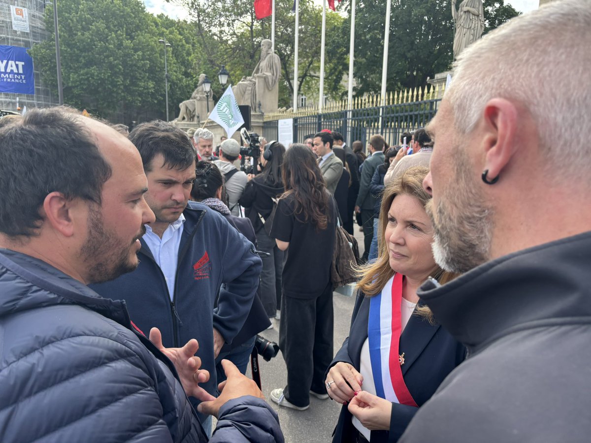 Jeunes Agriculteurs (@jeunesagri) on Twitter photo Nos #JeunesAgriculteurs rencontrent les députés pour les sensibiliser à l’importance de la #LoiContraintes 👊
<a href="/QGuillous/">Quentin Le Guillous</a> <a href="/TorpierC/">Torpier</a> <a href="/JAregionIDF/">JA Région IDF</a> Nos #JeunesAgriculteurs rencontrent les députés pour les sensibiliser à l’importance de la #LoiContraintes 👊
<a href="/QGuillous/">Quentin Le Guillous</a> <a href="/TorpierC/">Torpier</a> <a href="/JAregionIDF/">JA Région IDF</a>
