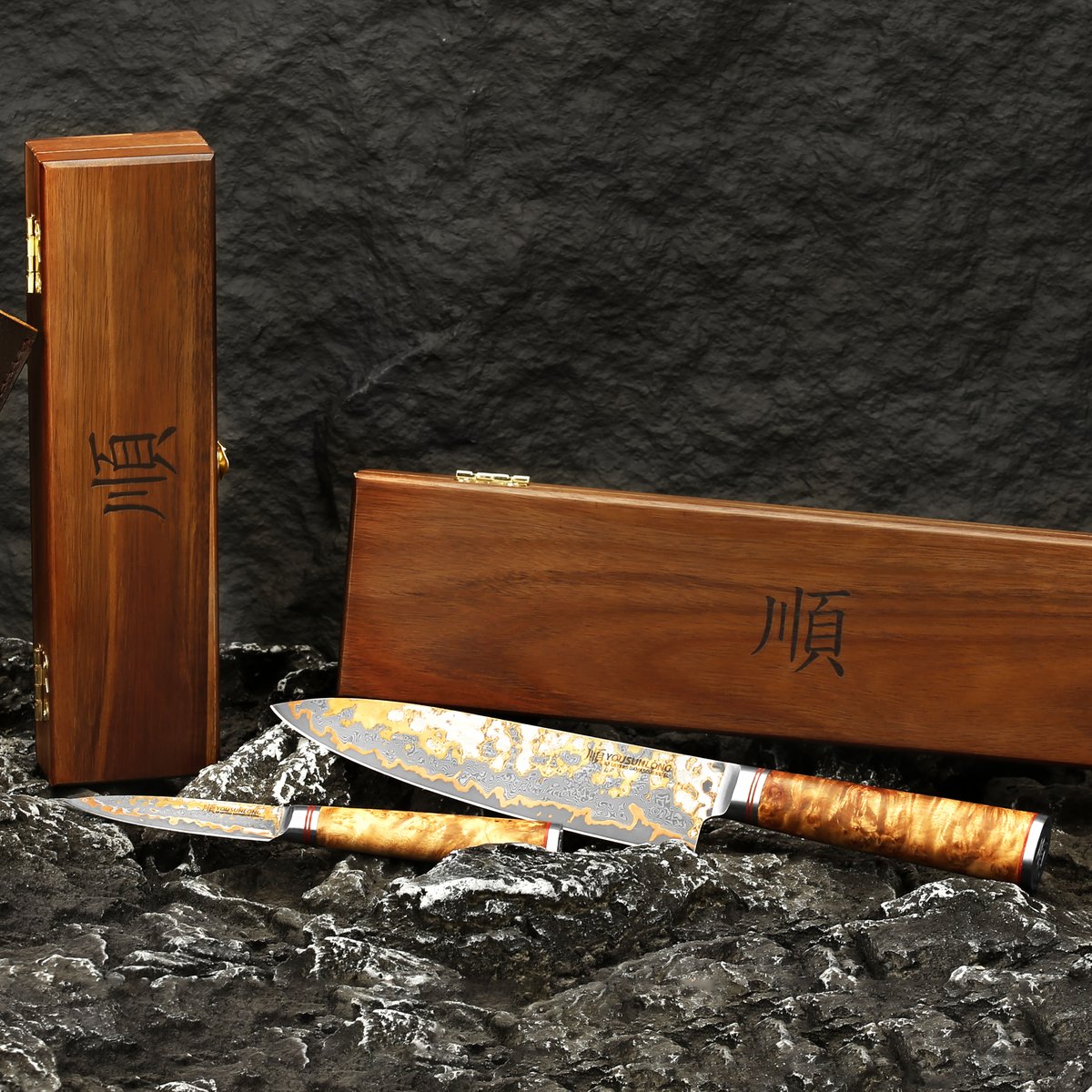 yousunlong's tweet image. Featuring mesmerizing Copper Damascus patterns and a uniquely grained Natural Burl Wood Handle, each blade is a work of culinary art.

👏 yousunlong.com/product-catego…

#YOUSUNLONG #CopperDamascus #ChefKnifeSet #KnifeGoals #KitchenAesthetics #BurlWoodHandle #CutWithStyle #CopperVibes