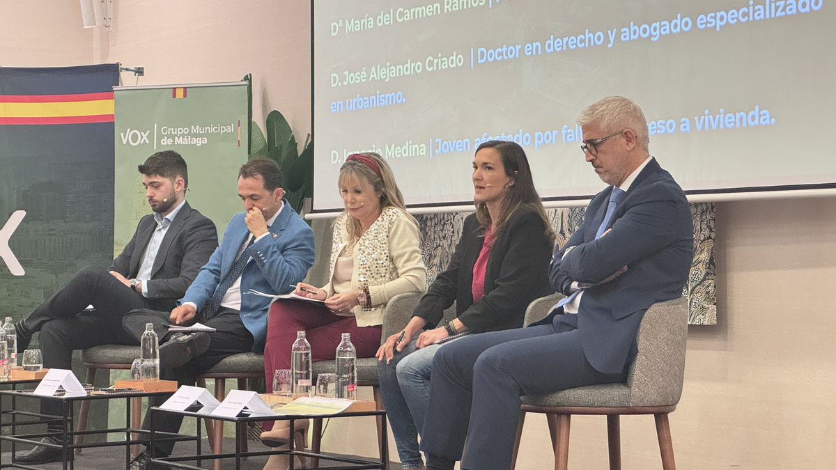 malaga_vox's tweet photo. Interviene Virginia Robles, VP de @APROVIJ para explicar la dramática situación que se vive por la inseguridad justicia.

🗣️ Virginia Robles: “Hay personas que se aprovechan de la Ley de Vivienda y hacen fraude” https://t.co/eRodC3MVk0