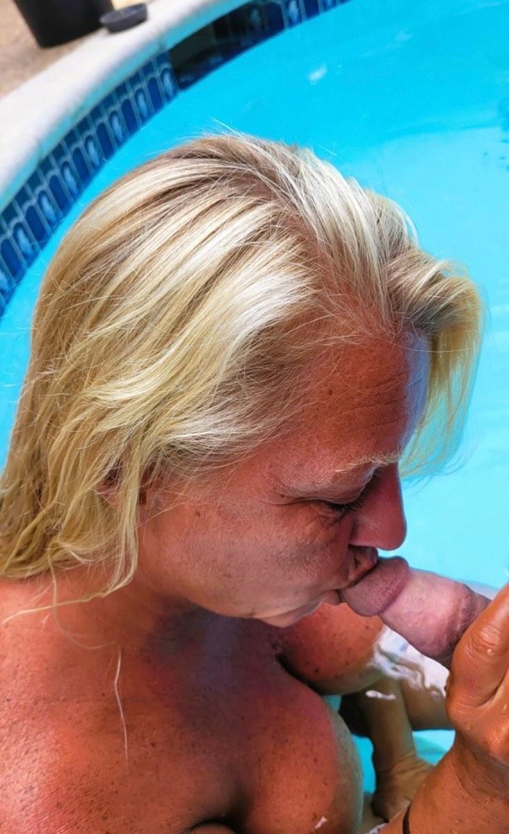 couple452's tweet photo. Journée piscine https://t.co/JO51ujoTAH