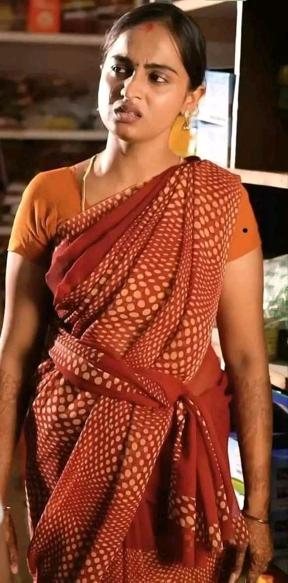 A Fine Evening Nanum En friend Oruthanum Nalla drinks panitu Bothaila Oru car la Bike vitutom Nalla sands Potutom But pathilaye We are unconsius Tommarow morning Enthirichu patha We both Wear Saree And nighty 😭i dont know what happened Last night unaku Saree lam kati vitrukanga